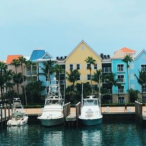 Meet your Posher, Llauren